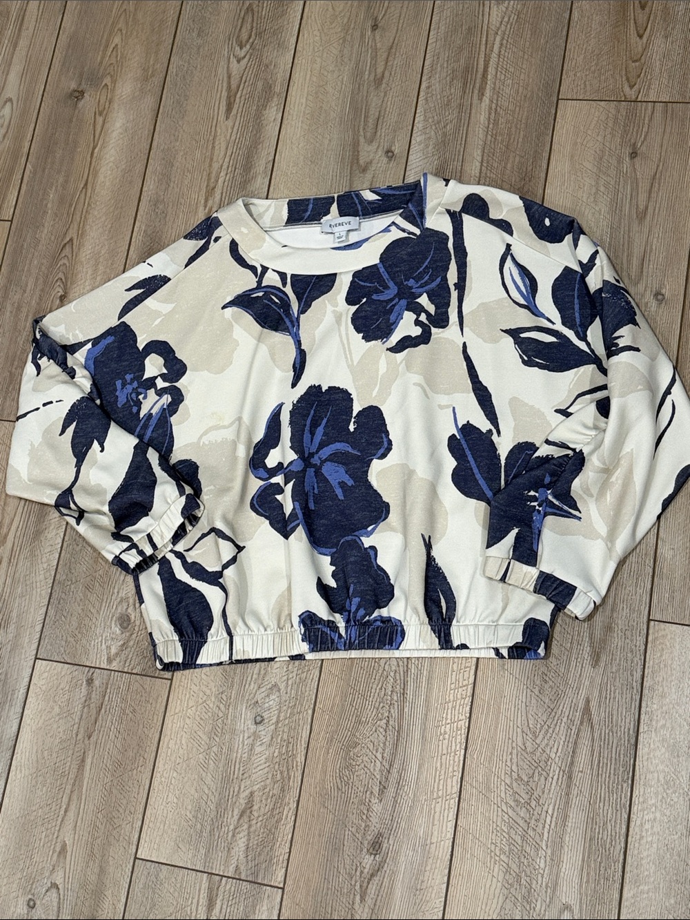 Evereve  Blue Floral Cropped Pullover Top